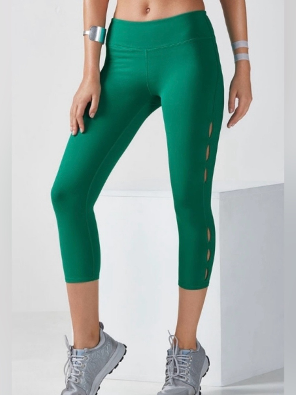 Fabletics Kelly Green Cropped Cut-Out Leggings - Size S